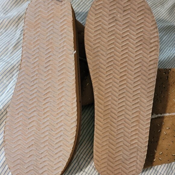 Light tan cozy boots with flower cut outs - Picture 4 of 4